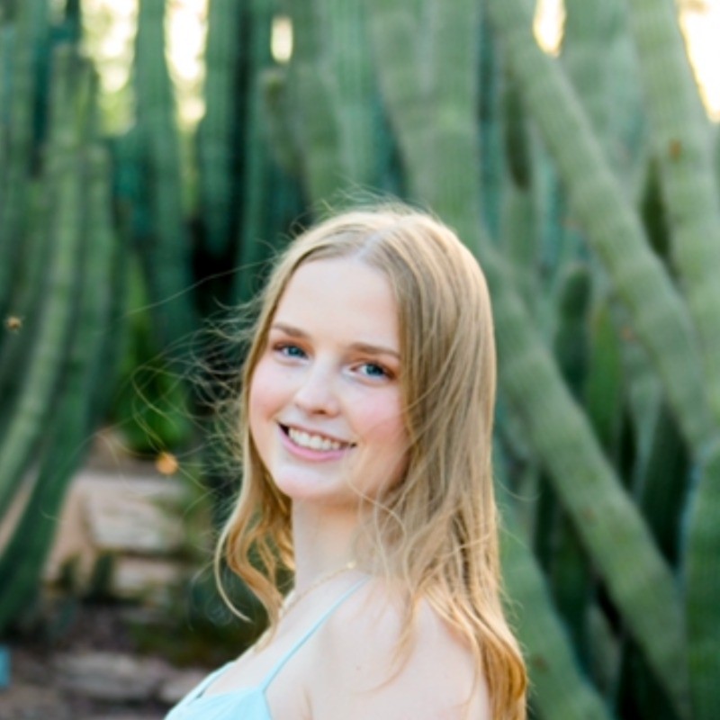 Profile photo of Lindsay Roney